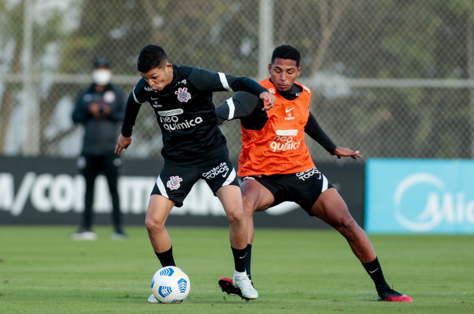 Adson e Emerson Sousa durante treino do Corinthians no CT Dr. Joaquim Grava