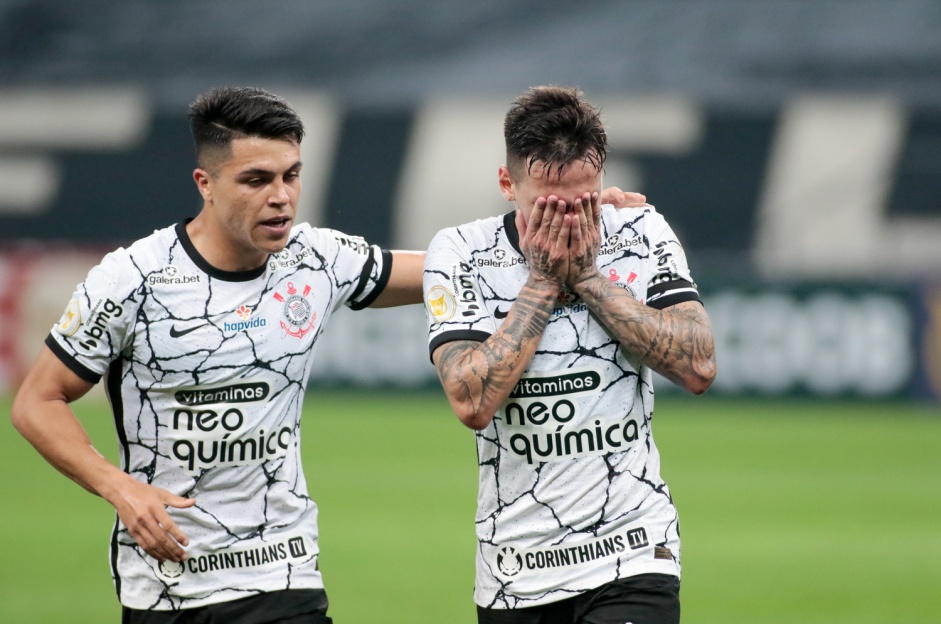 Roni e Mosquito comemorando o gol do Corinthians diante o Atltico-MG, pelo Brasileiro