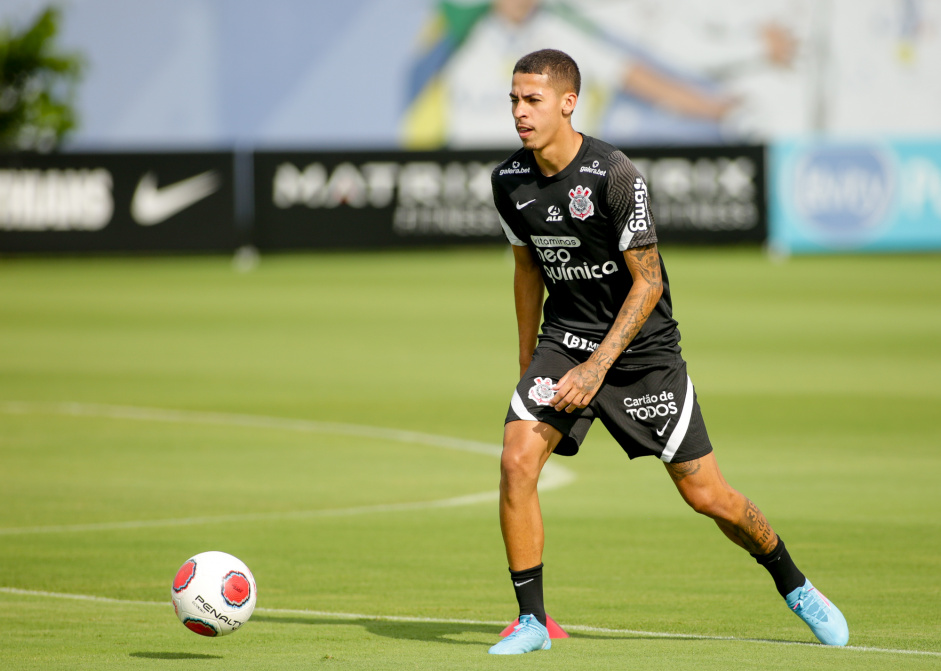 Gabriel Pereira foi revelado pelo Corinthians em 2020 e ganhou espao no time rapidamente
