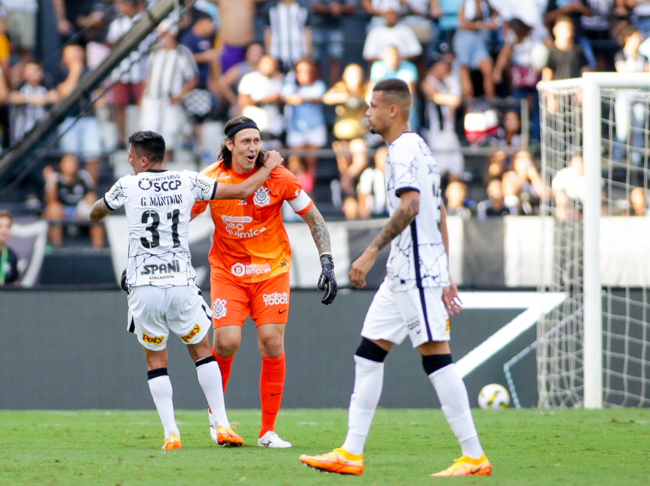 Mantuan, Cssio e Joo Victor durante estreia do Corinthians no Brasileiro