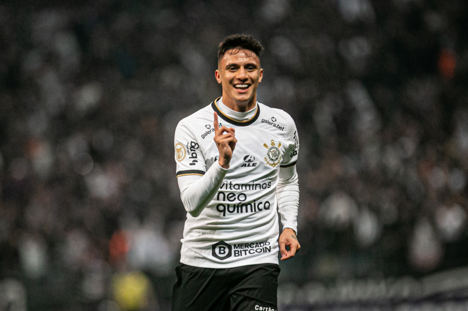 Gustavo Mantuan marcou o segundo gol do Corinthians na vitria deste sbado
