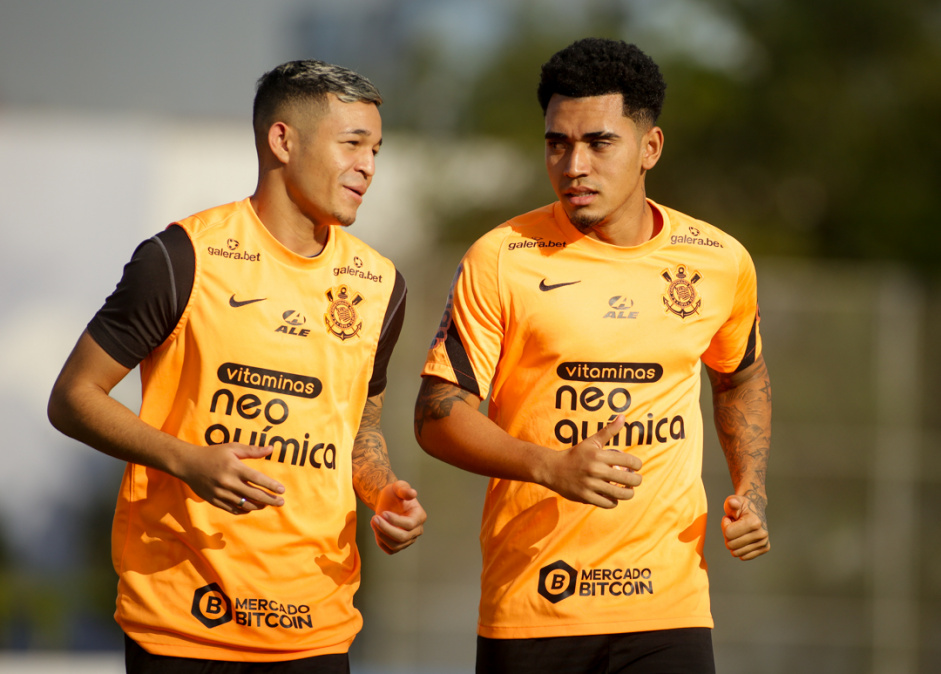 Adson e Du Queiroz em ltimo treino do Corinthians antes de encarar o Santos