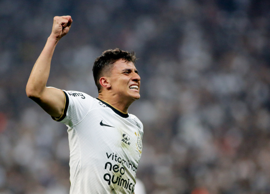 Gustavo Mantuan comemora mais um gol marcada pelo Corinthians