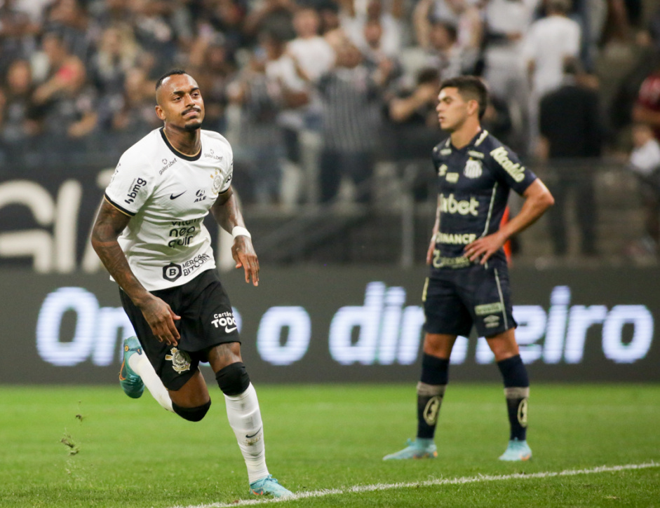 Raul Gustavo marcou na vitria do Corinthians