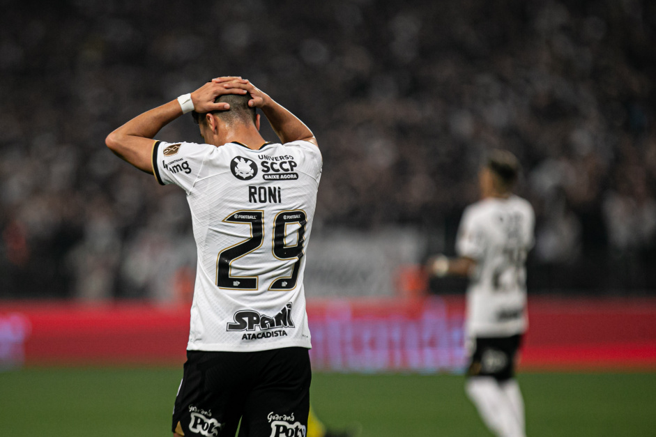 Roni durante jogo do Corinthians contra o Boca Juniors pela Libertadores