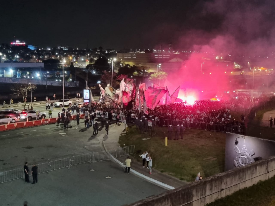 Torcida do Corinthians fez festa antes do jogo com o Boca