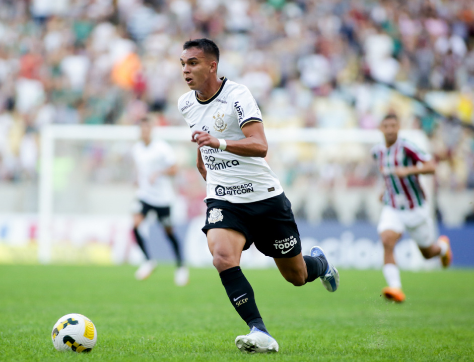 Giovane foi um dos jogadores da base a serem titulares do Corinthians neste sbado