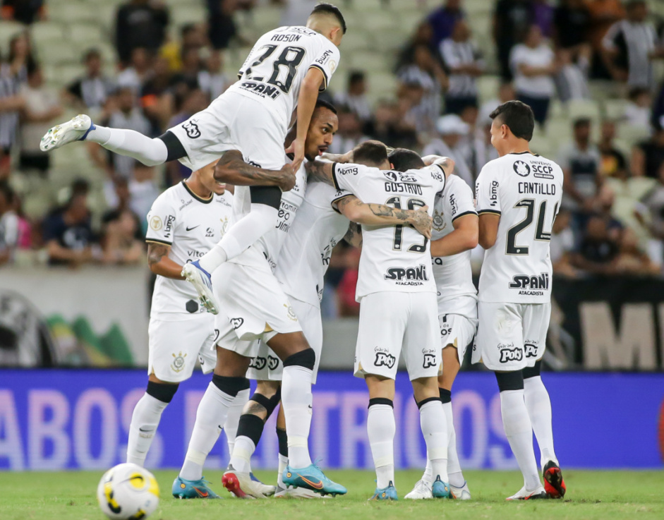 Adson, Raul Gustavo, Cantillo e Gustavo Silva comemoram gol do Corinthians