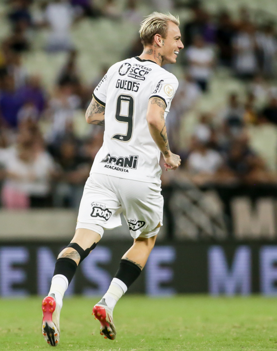 Rger Guedes na comemorao de seu gol marcado contra o Cear