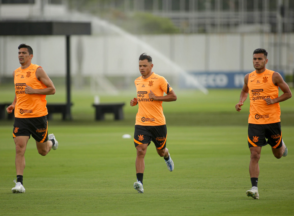 Balbuena, Romero e Fausto durante treino do Corinthians