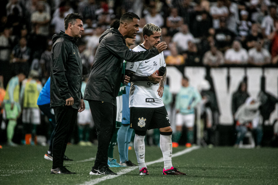 Fagner falou sobre a coragem de Fernando Lzaro para comandar o Corinthians