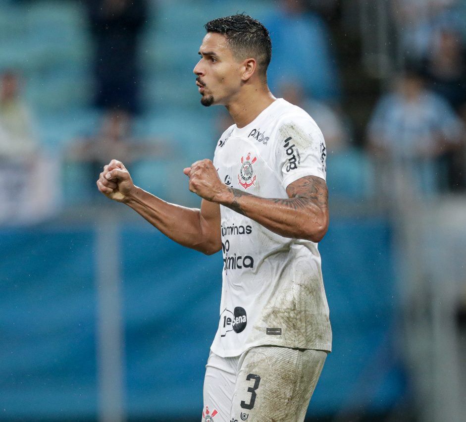 Lucas Verssimo comemorando gol marcado pelo Corinthians